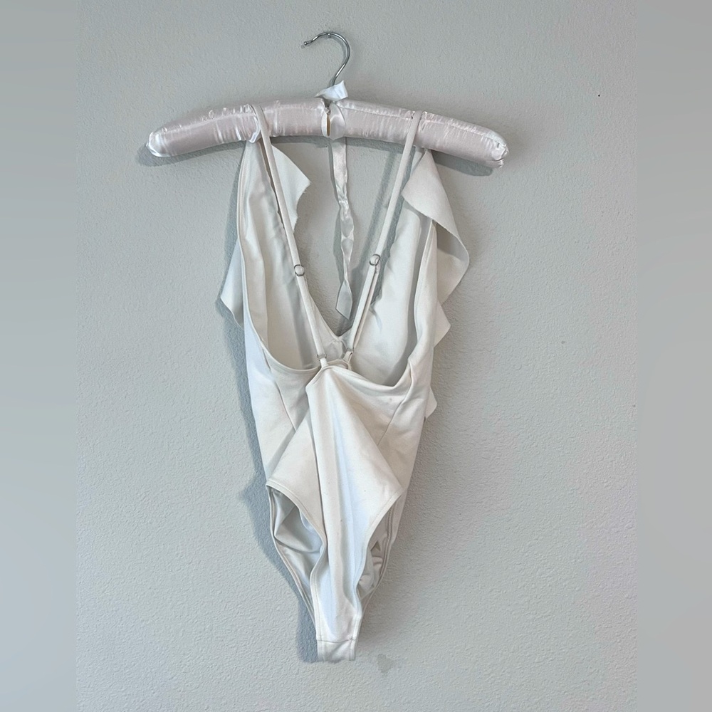 || LPA || RUFFLE BODYSUIT || WHITE || - Picture 2 of 4